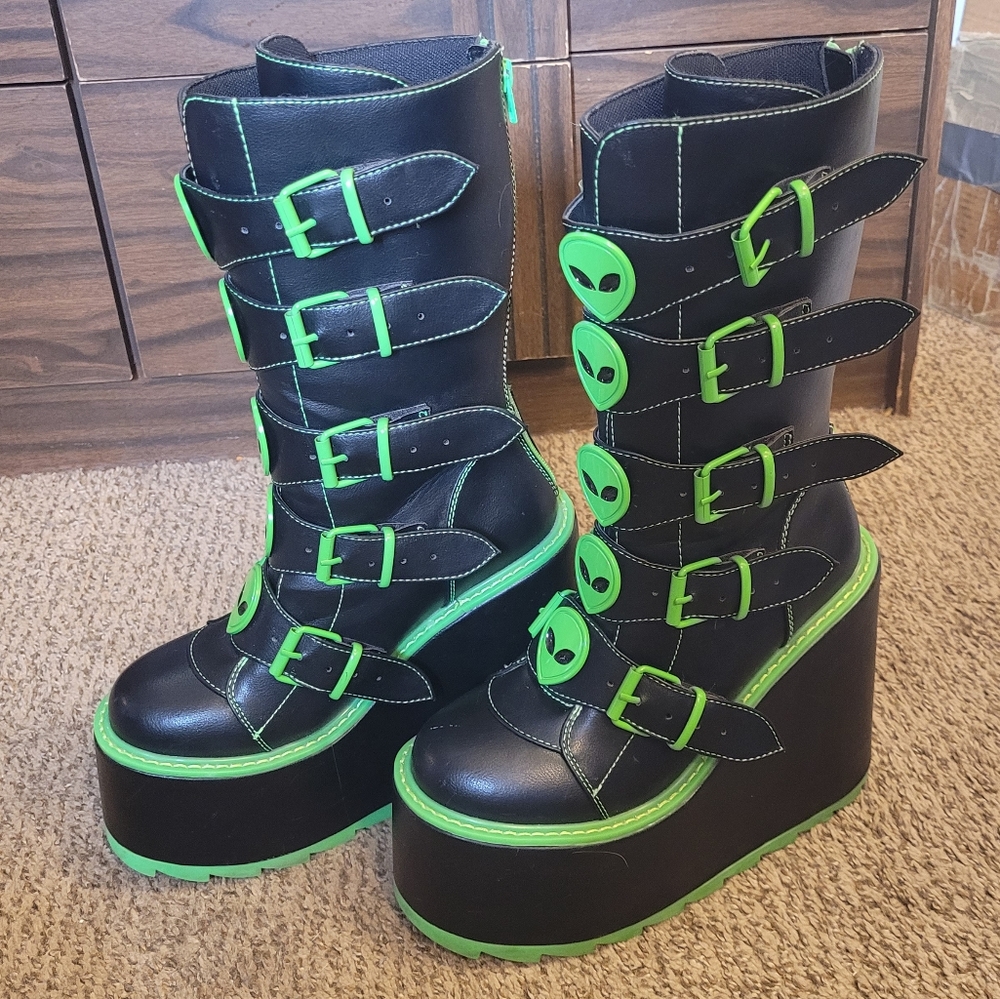 YRU Alien Boots Size 8